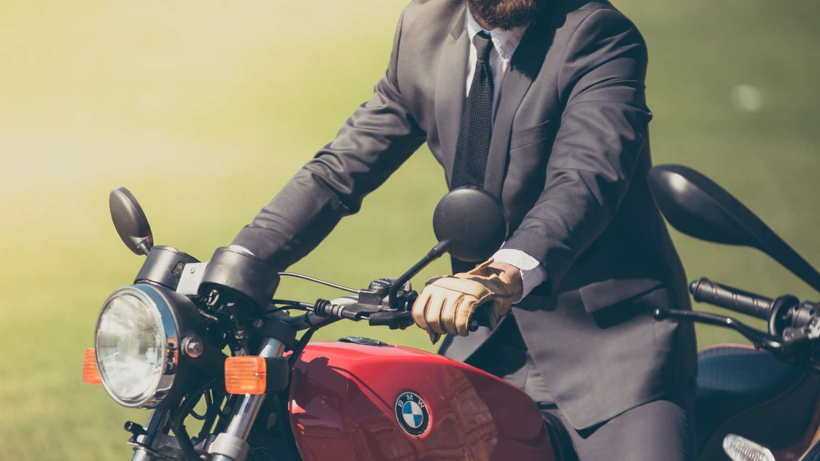 3 tips to protect your suit from your commute