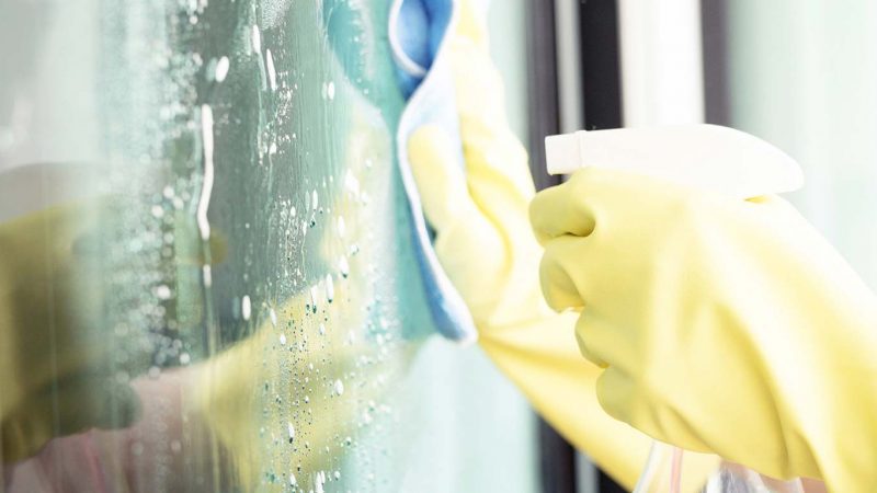 How to Remove Hard Water Stains From Windows