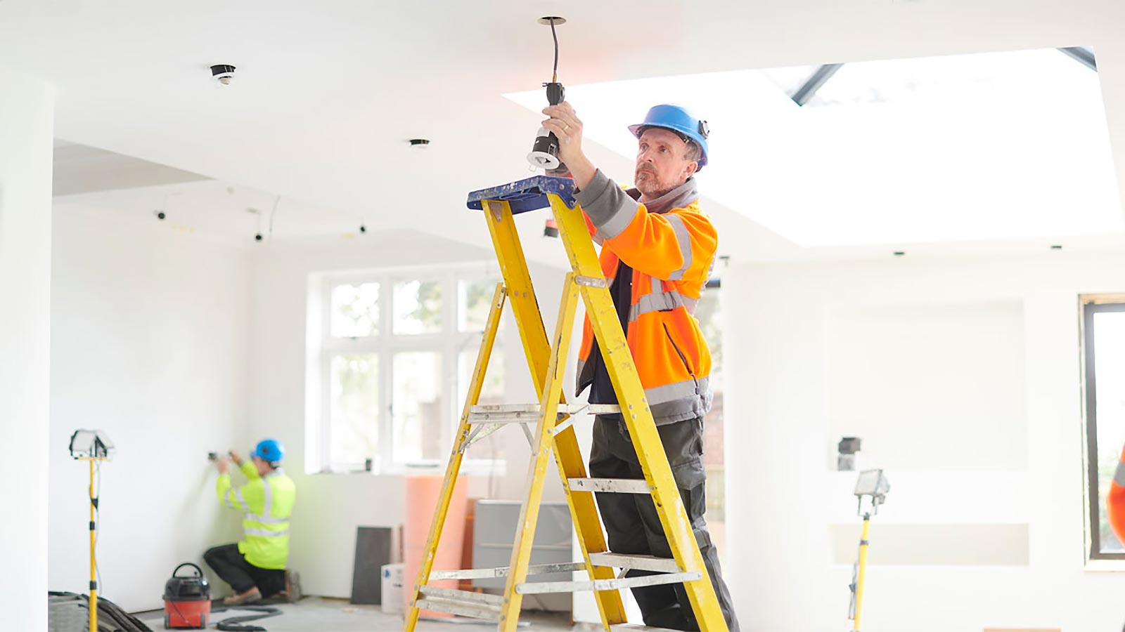 Electricians in Gold Coast & QLD Hiring Guide